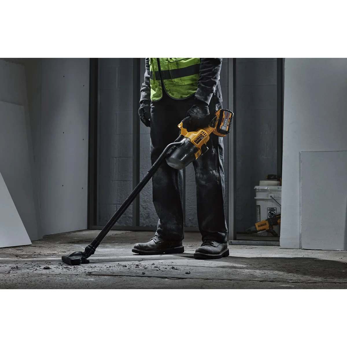 DEWALT DCV501HB used with its extension tube and floor nozzle